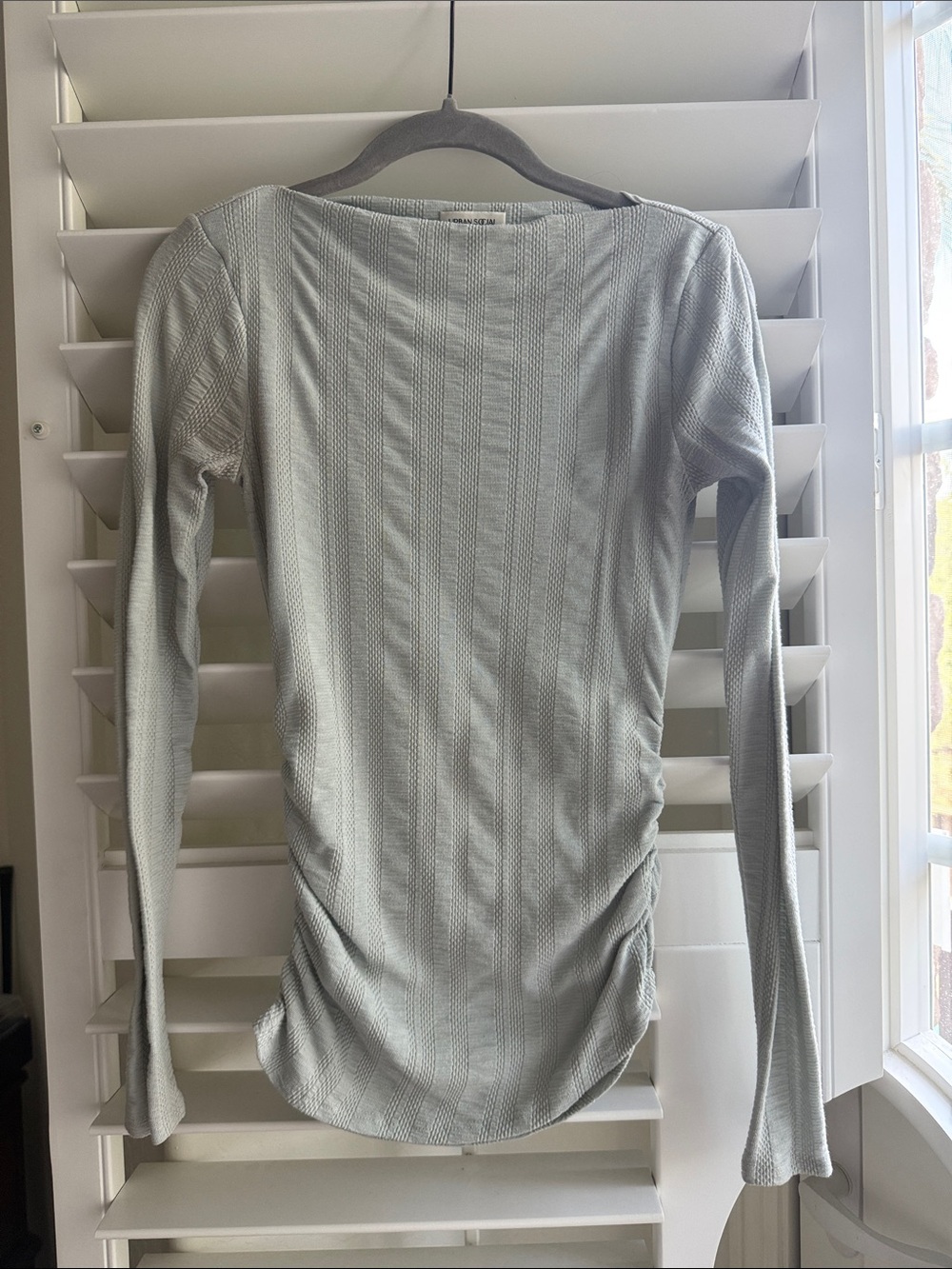 Women’s Long-Sleeve Textured Scoop Neck Top in Light Gray